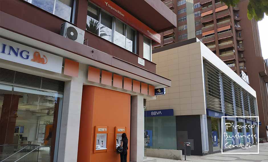 ING Bank, CaixaBank, BBVA, Abanca, Bilbao Verzekering, Unicaja, Caja Rural de Granada, Ges Verzekering, Aegon Verzekering, Consulaat van Ecuador, Juan Rojano Trujillo Advocaten, Villanueva Adviseurs, M+C Consultants, Jimenez Adviseurs en Consultants, Villasclaras Adviserend, Procusan Onroerend Goed