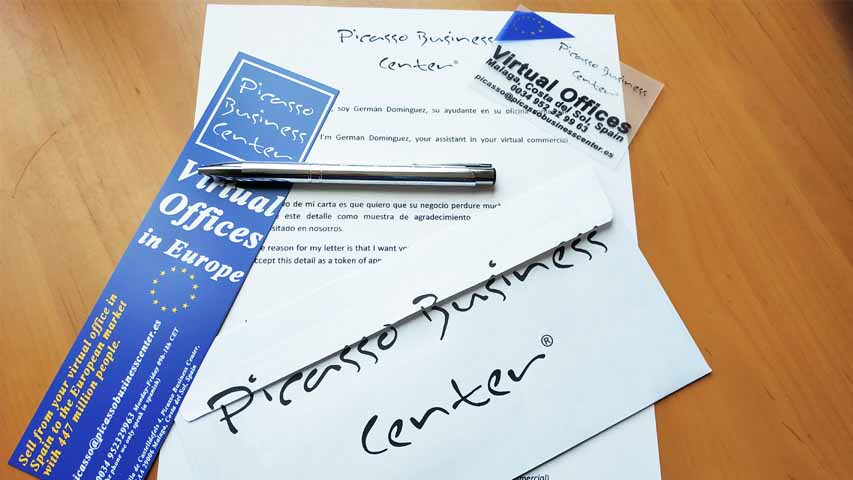 Brief, envelop, pen, bladwijzer en visitekaartje zakencentrum